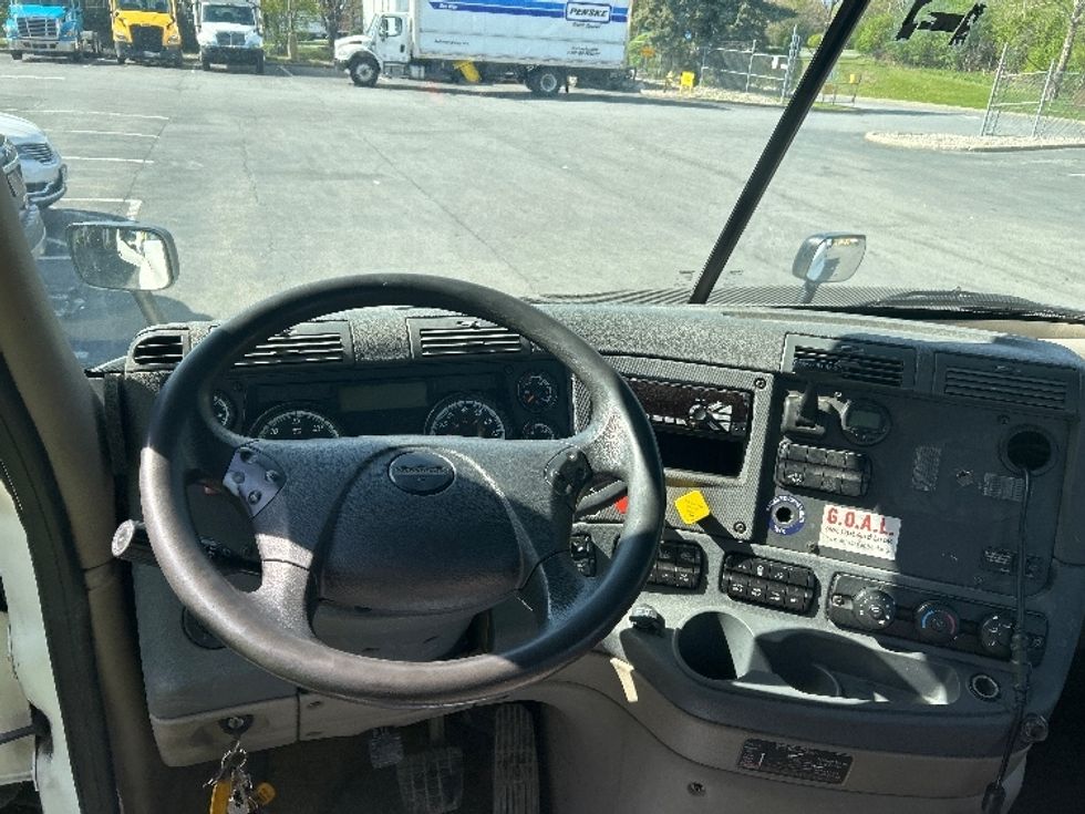 Day Cab Tractor-Heavy Duty Tractors-Freightliner-2017-Cascadia 11342ST-Montgomery-NY-432,007\n\t\tmiles-$ 23,750 - Image 11
