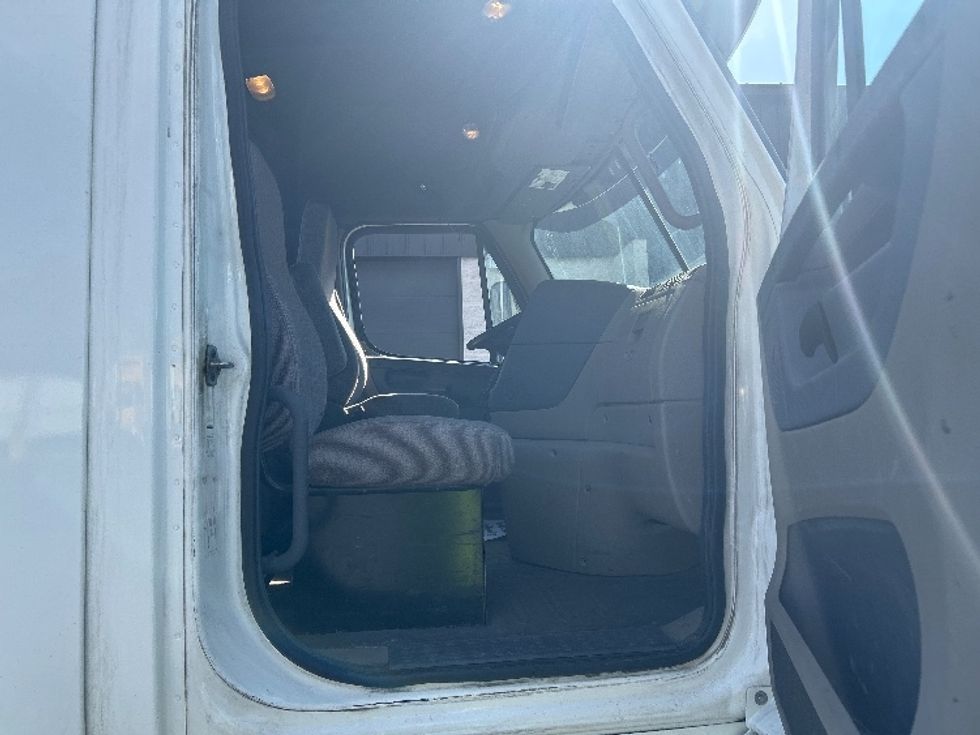Day Cab Tractor-Heavy Duty Tractors-Freightliner-2017-Cascadia 11342ST-Montgomery-NY-432,007\n\t\tmiles-$ 23,750 - Image 12