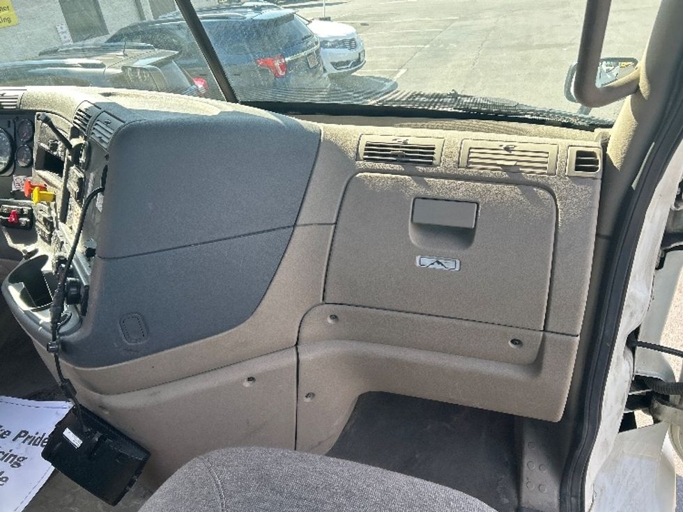 Day Cab Tractor-Heavy Duty Tractors-Freightliner-2017-Cascadia 11342ST-Montgomery-NY-432,007\n\t\tmiles-$ 23,750 - Image 13
