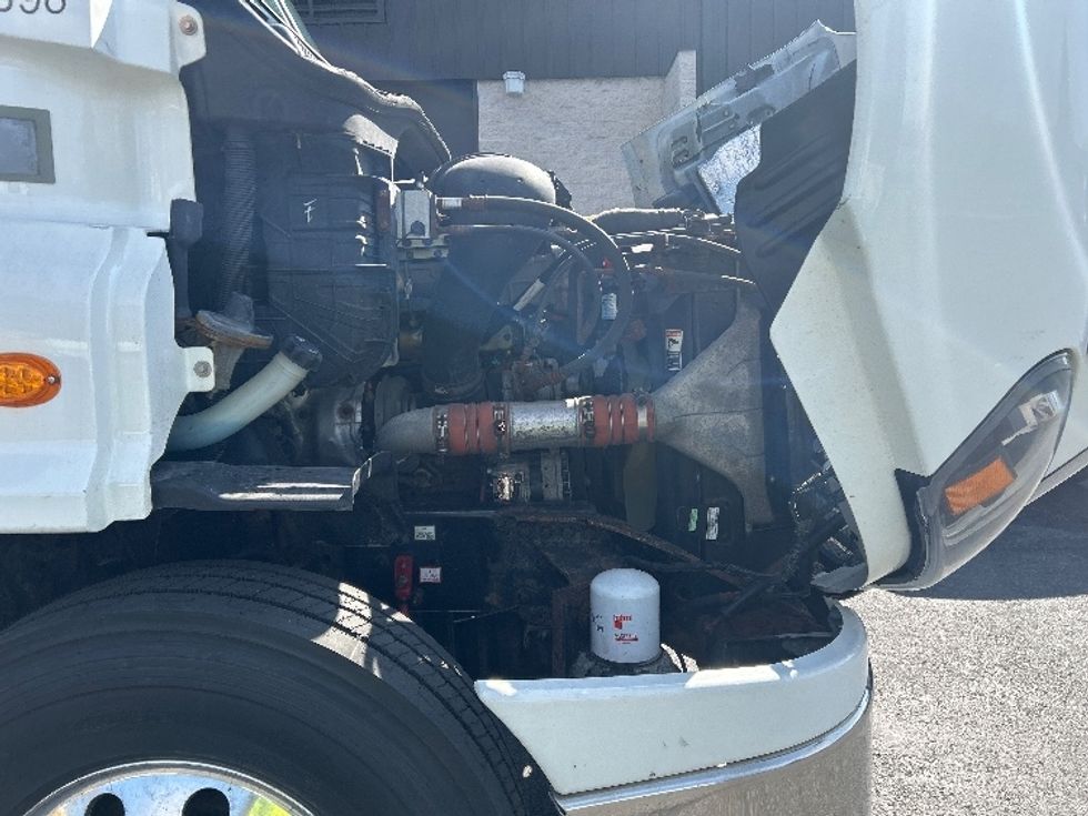 Day Cab Tractor-Heavy Duty Tractors-Freightliner-2017-Cascadia 11342ST-Montgomery-NY-432,007\n\t\tmiles-$ 23,750 - Image 15