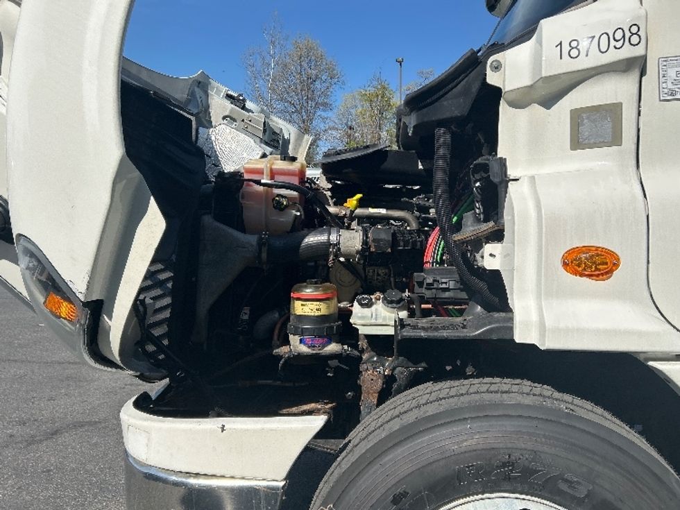 Day Cab Tractor-Heavy Duty Tractors-Freightliner-2017-Cascadia 11342ST-Montgomery-NY-432,007\n\t\tmiles-$ 23,750 - Image 16