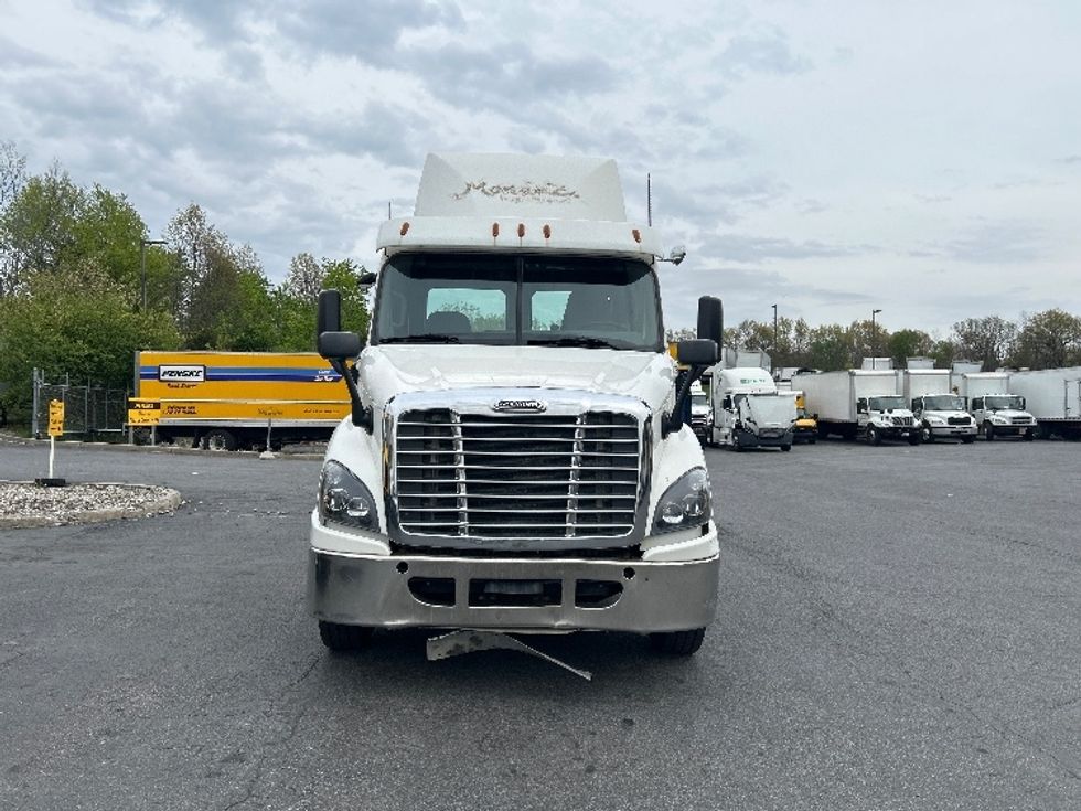 Day Cab Tractor-Heavy Duty Tractors-Freightliner-2017-Cascadia 11342ST-Montgomery-NY-432,007\n\t\tmiles-$ 23,750 - Image 2