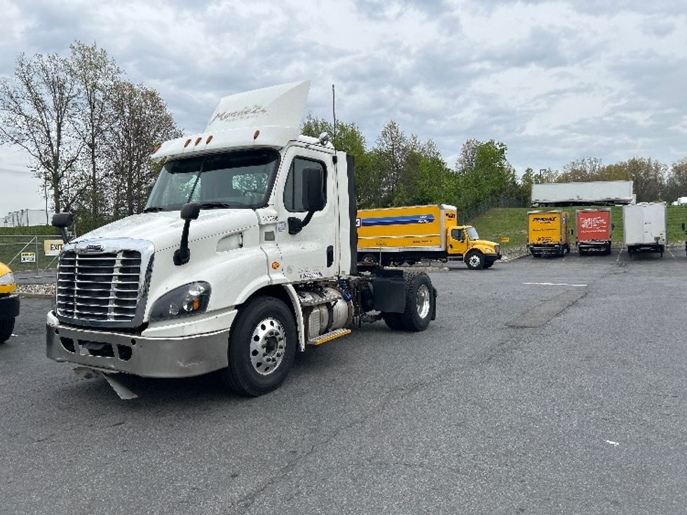 Day Cab Tractor-Heavy Duty Tractors-Freightliner-2017-Cascadia 11342ST-Montgomery-NY-432,007\n\t\tmiles-$ 23,750 - Image 3