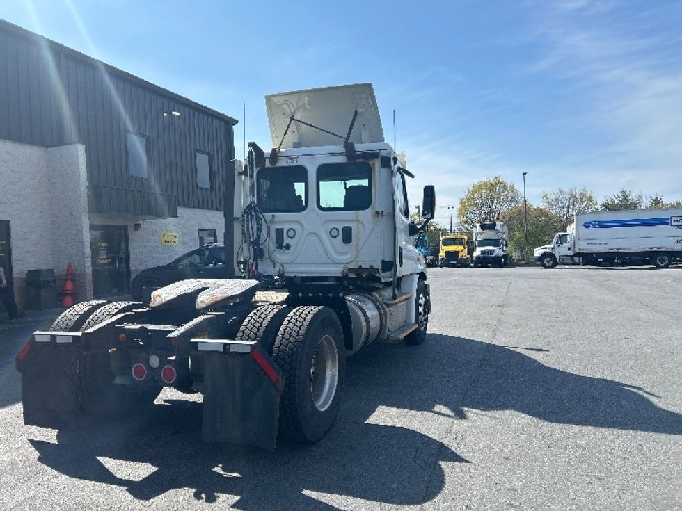 Day Cab Tractor-Heavy Duty Tractors-Freightliner-2017-Cascadia 11342ST-Montgomery-NY-432,007\n\t\tmiles-$ 23,750 - Image 7