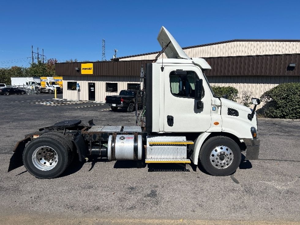 Day Cab Tractor-Heavy Duty Tractors-Freightliner-2017-Cascadia 11342ST-Nashville (Mount Juliet)-TN-330,385\n\t\tmiles-$ 29,250 - Image 8