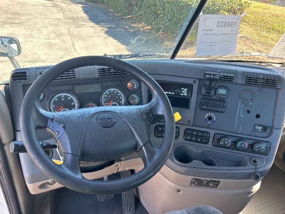 Day Cab Tractor-Heavy Duty Tractors-Freightliner-2017-Cascadia 11342ST-Nashville (Mount Juliet)-TN-330,385\n\t\tmiles-$ 29,250 - Image 11