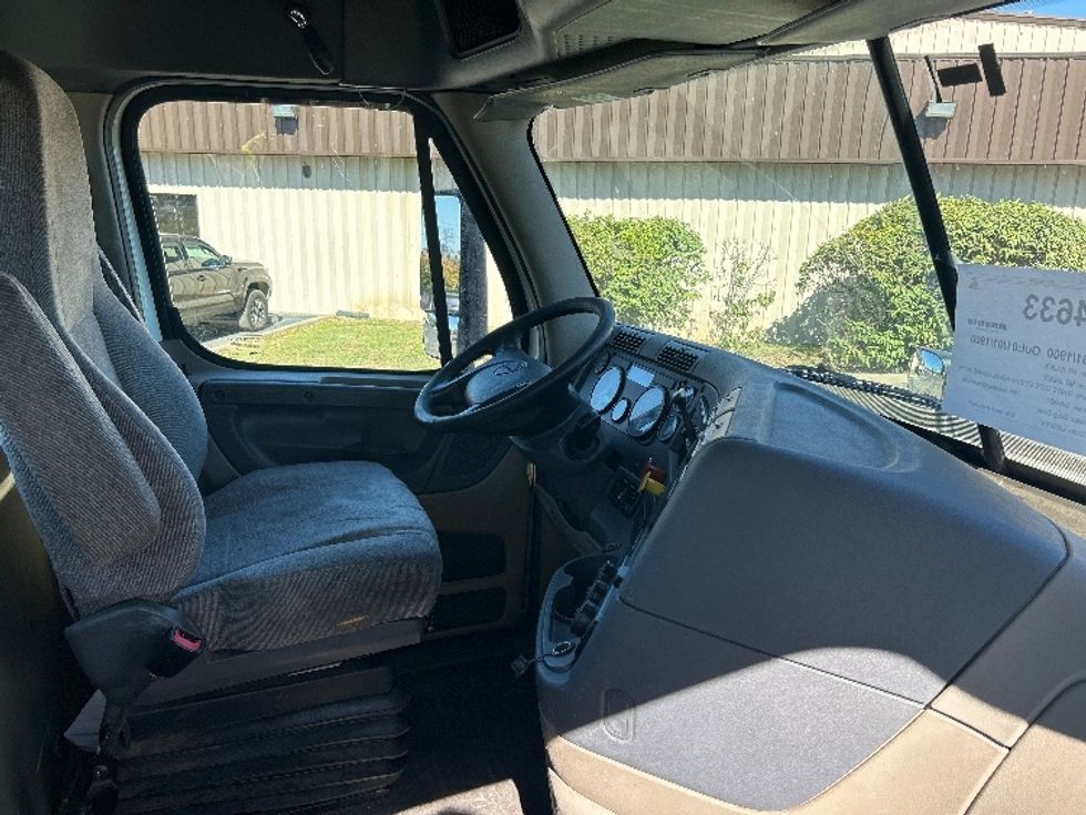 Day Cab Tractor-Heavy Duty Tractors-Freightliner-2017-Cascadia 11342ST-Nashville (Mount Juliet)-TN-330,385\n\t\tmiles-$ 29,250 - Image 14