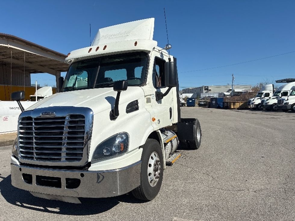 Day Cab Tractor-Heavy Duty Tractors-Freightliner-2017-Cascadia 11342ST-Nashville (Mount Juliet)-TN-423,053\n\t\tmiles-$ 24,750 - Image 3