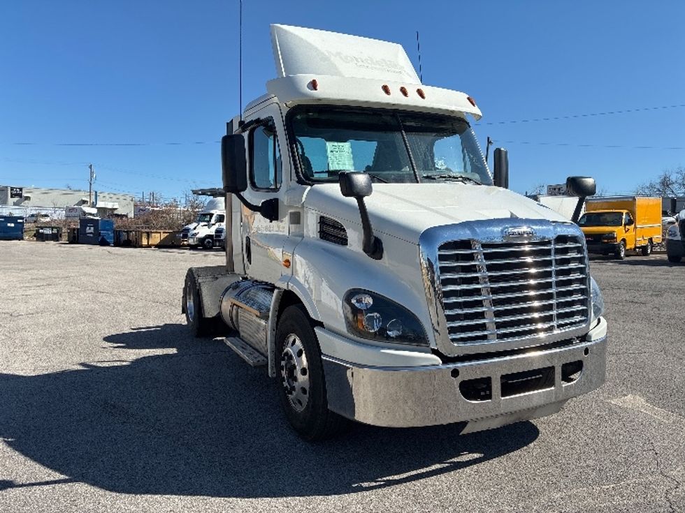 Day Cab Tractor-Heavy Duty Tractors-Freightliner-2017-Cascadia 11342ST-Nashville (Mount Juliet)-TN-423,053\n\t\tmiles-$ 24,750 - Image 1