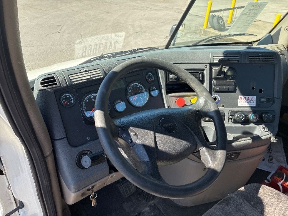 Day Cab Tractor-Heavy Duty Tractors-Freightliner-2017-Cascadia 11342ST-Nashville (Mount Juliet)-TN-423,053\n\t\tmiles-$ 24,750 - Image 10