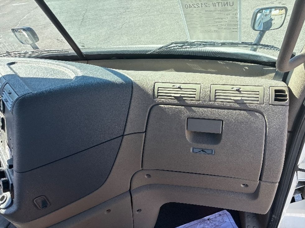 Day Cab Tractor-Heavy Duty Tractors-Freightliner-2017-Cascadia 11342ST-Nashville (Mount Juliet)-TN-423,053\n\t\tmiles-$ 24,750 - Image 13