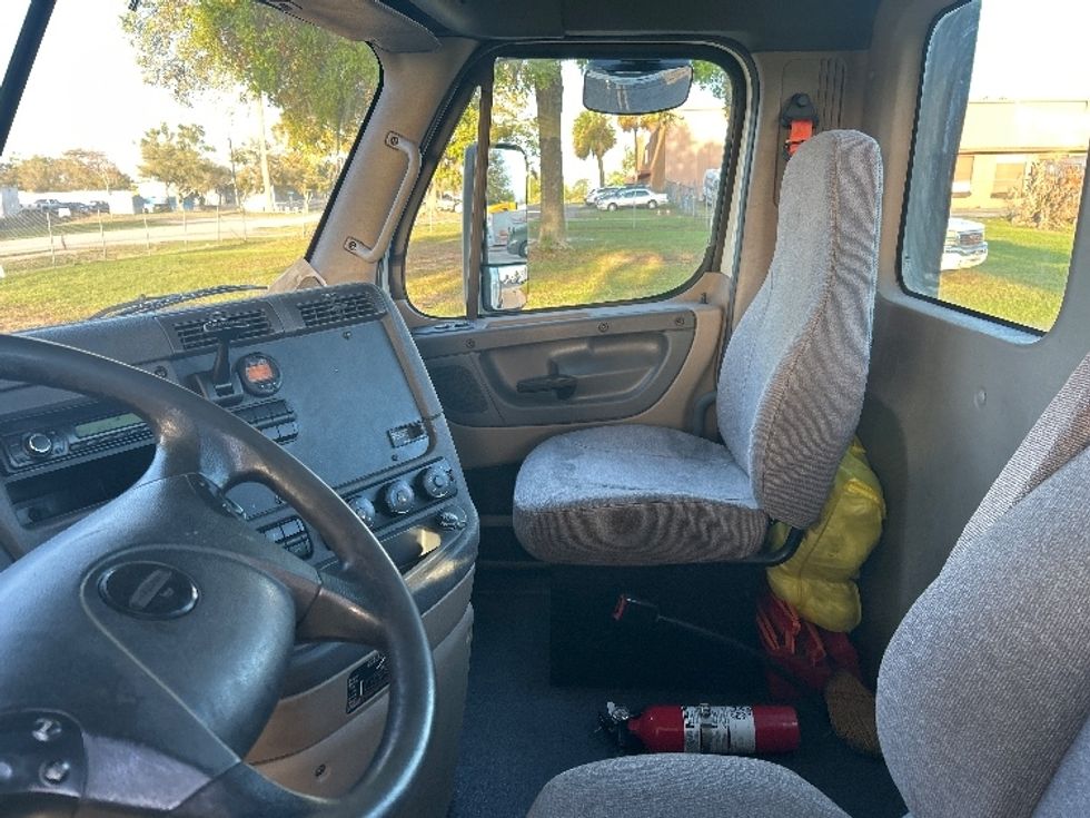 Day Cab Tractor-Heavy Duty Tractors-Freightliner-2017-Cascadia 11342ST-Ocala-FL-114,199\n\t\tmiles-$ 25,500 - Image 10