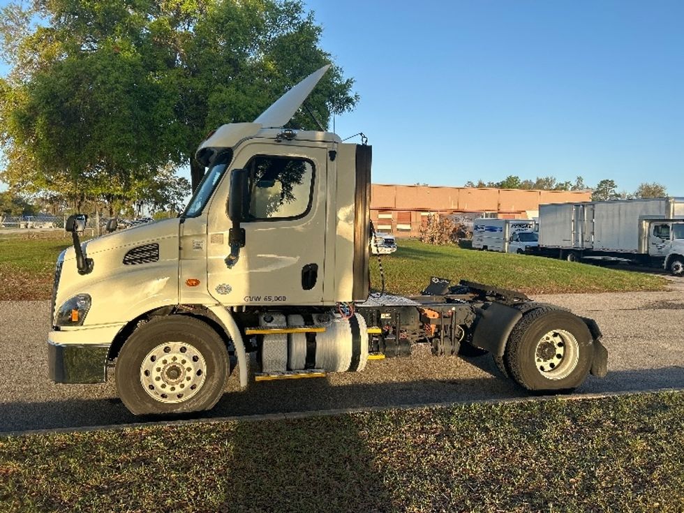 Day Cab Tractor-Heavy Duty Tractors-Freightliner-2017-Cascadia 11342ST-Ocala-FL-114,199\n\t\tmiles-$ 25,500 - Image 4