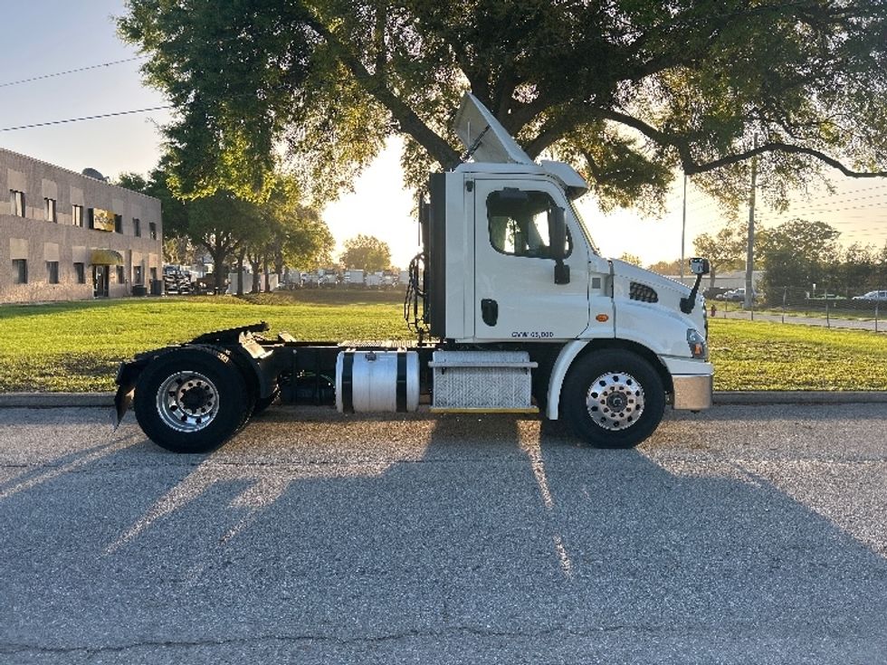 Day Cab Tractor-Heavy Duty Tractors-Freightliner-2017-Cascadia 11342ST-Ocala-FL-114,199\n\t\tmiles-$ 25,500 - Image 8