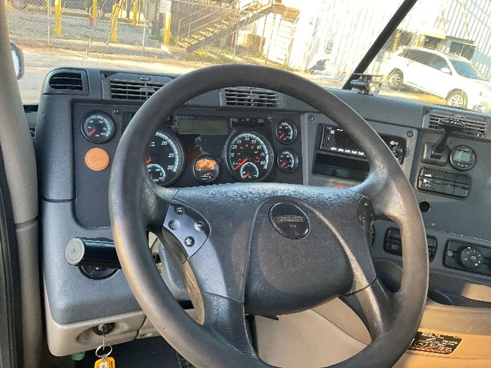 Day Cab Tractor-Heavy Duty Tractors-Freightliner-2017-Cascadia 11342ST-Ocala-FL-442,709\n\t\tmiles-$ 27,750 - Image 11