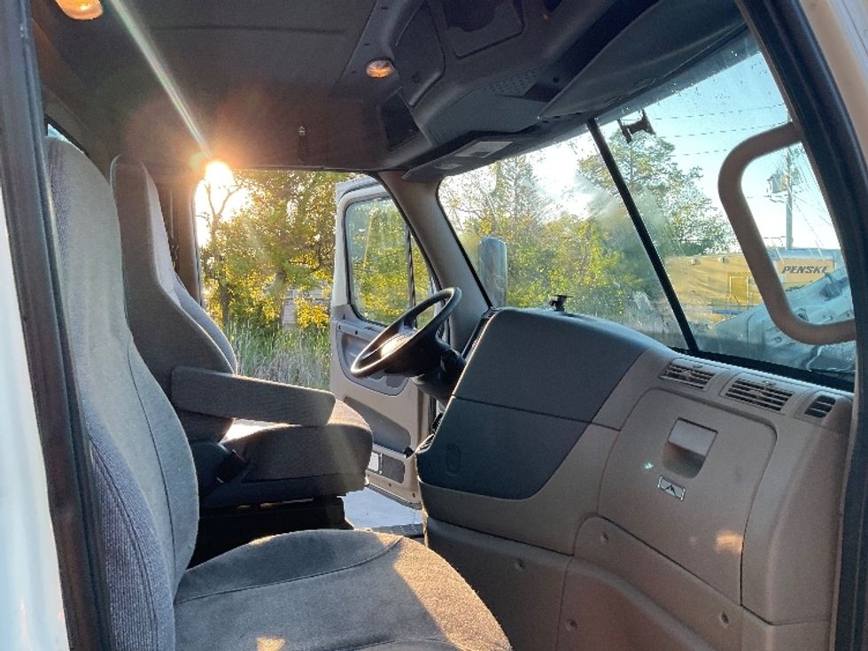 Day Cab Tractor-Heavy Duty Tractors-Freightliner-2017-Cascadia 11342ST-Ocala-FL-442,709\n\t\tmiles-$ 27,750 - Image 14