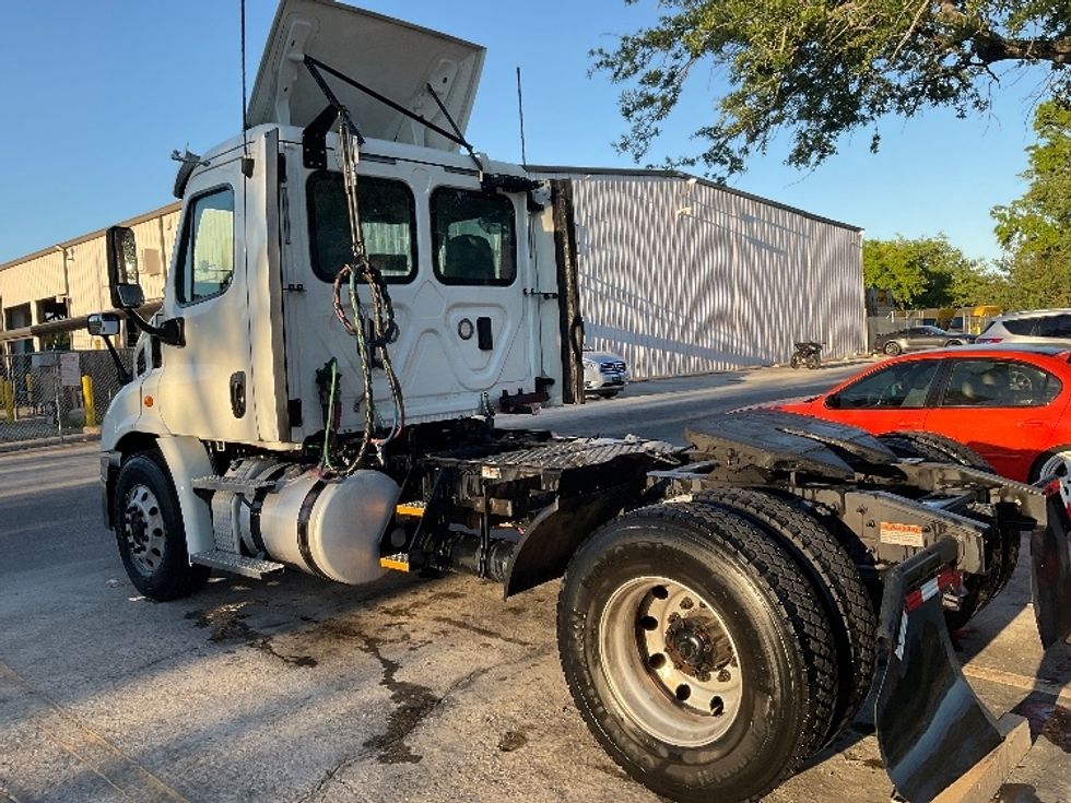Day Cab Tractor-Heavy Duty Tractors-Freightliner-2017-Cascadia 11342ST-Ocala-FL-442,709\n\t\tmiles-$ 27,750 - Image 5