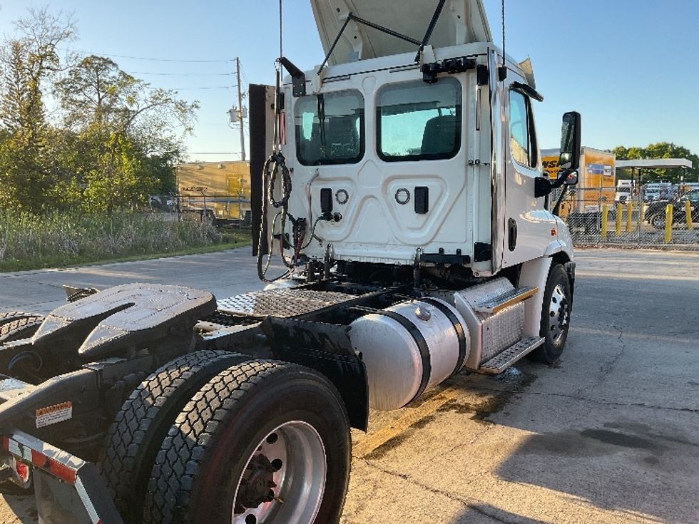 Day Cab Tractor-Heavy Duty Tractors-Freightliner-2017-Cascadia 11342ST-Ocala-FL-442,709\n\t\tmiles-$ 27,750 - Image 7