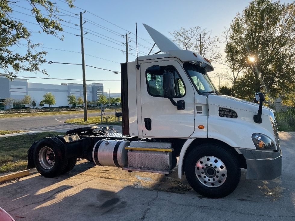 Day Cab Tractor-Heavy Duty Tractors-Freightliner-2017-Cascadia 11342ST-Ocala-FL-442,709\n\t\tmiles-$ 27,750 - Image 8