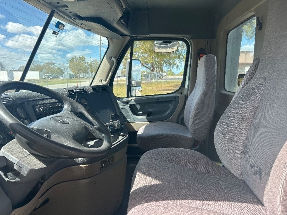 Day Cab Tractor-Heavy Duty Tractors-Freightliner-2017-Cascadia 11342ST-Ocala-FL-477,599\n\t\tmiles-$ 23,000 - Image 10