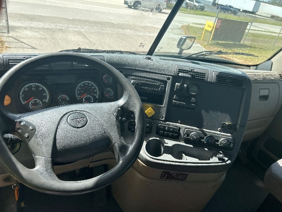 Day Cab Tractor-Heavy Duty Tractors-Freightliner-2017-Cascadia 11342ST-Ocala-FL-477,599\n\t\tmiles-$ 23,000 - Image 11