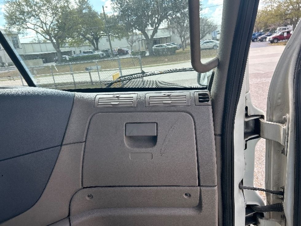 Day Cab Tractor-Heavy Duty Tractors-Freightliner-2017-Cascadia 11342ST-Ocala-FL-477,599\n\t\tmiles-$ 23,000 - Image 13