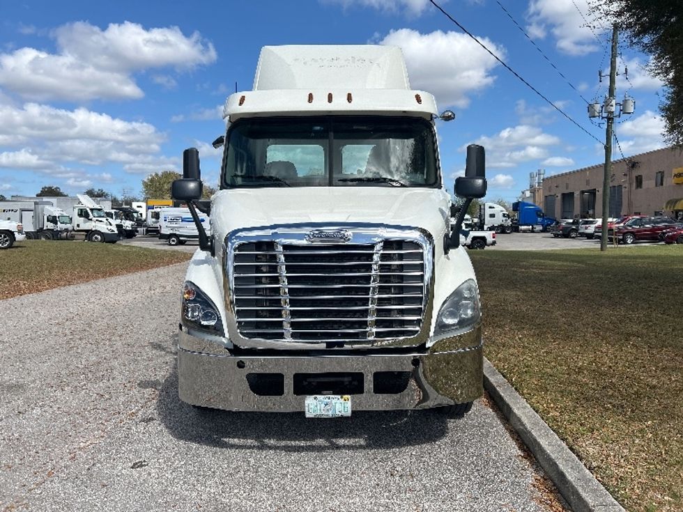 Day Cab Tractor-Heavy Duty Tractors-Freightliner-2017-Cascadia 11342ST-Ocala-FL-477,599\n\t\tmiles-$ 23,000 - Image 2