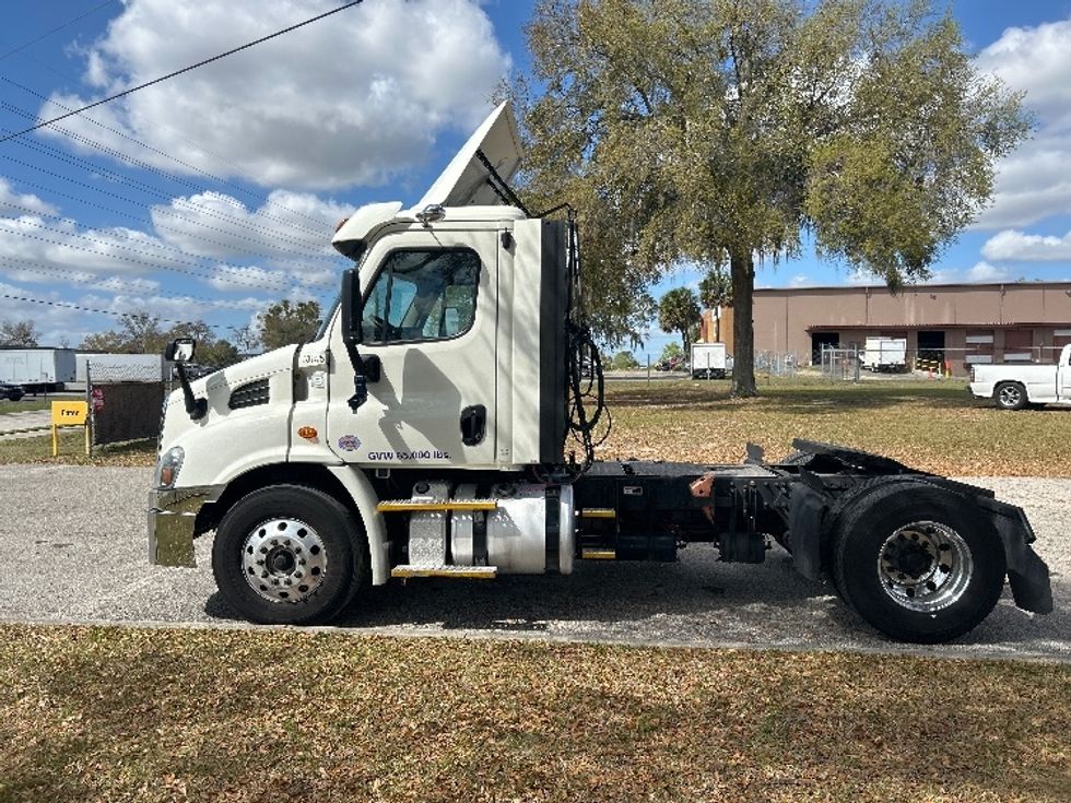 Day Cab Tractor-Heavy Duty Tractors-Freightliner-2017-Cascadia 11342ST-Ocala-FL-477,599\n\t\tmiles-$ 23,000 - Image 4