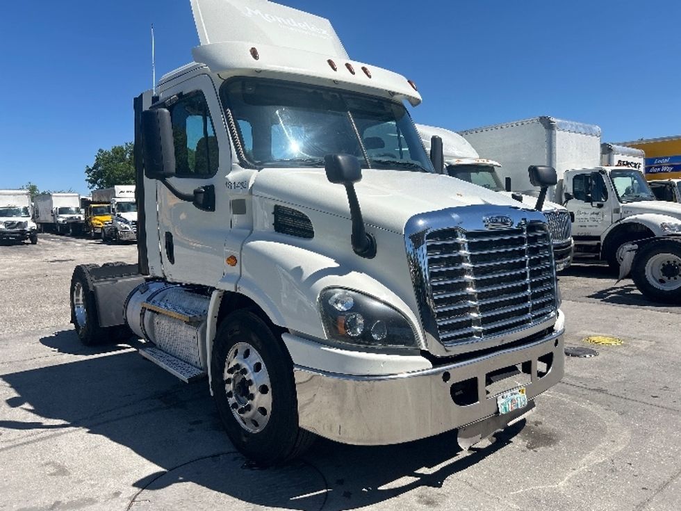 Day Cab Tractor-Heavy Duty Tractors-Freightliner-2017-Cascadia 11342ST-Orlando-FL-446,218\n\t\tmiles-$ 27,750 - Image 1