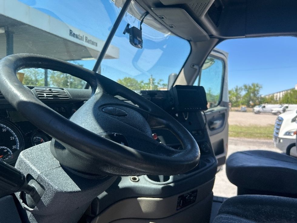 Day Cab Tractor-Heavy Duty Tractors-Freightliner-2017-Cascadia 11342ST-Orlando-FL-446,218\n\t\tmiles-$ 27,750 - Image 10