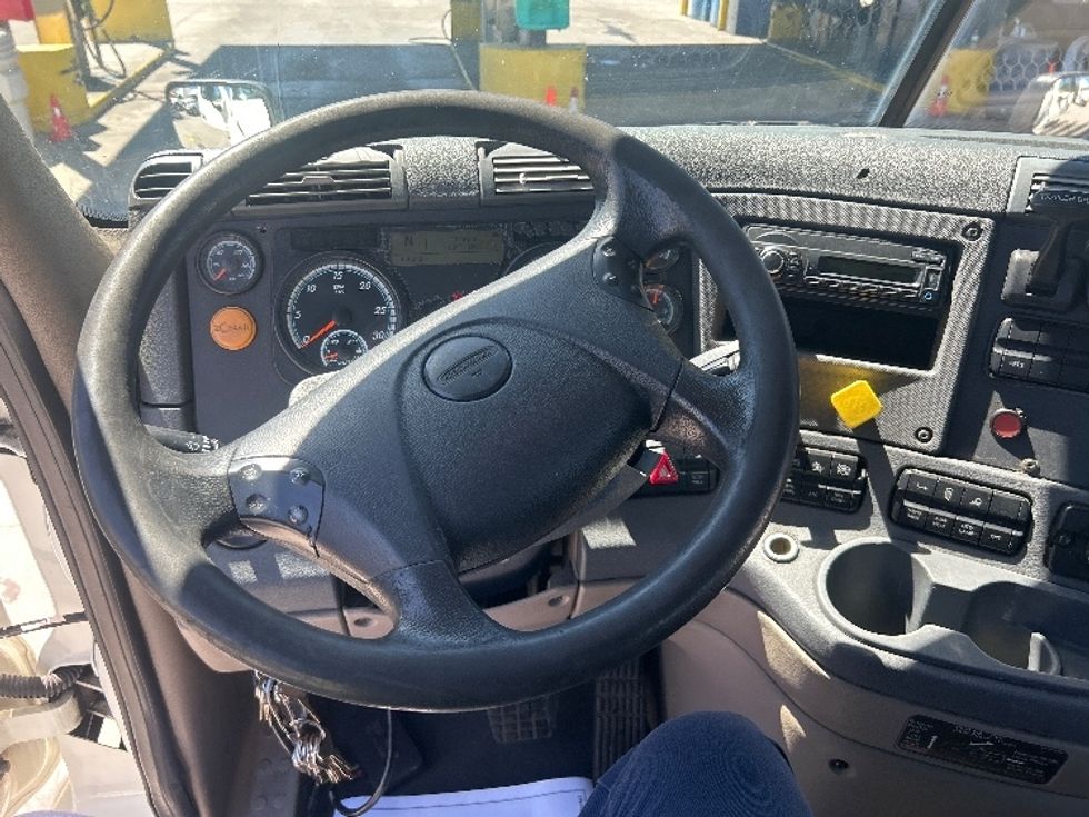 Day Cab Tractor-Heavy Duty Tractors-Freightliner-2017-Cascadia 11342ST-Orlando-FL-446,218\n\t\tmiles-$ 27,750 - Image 11