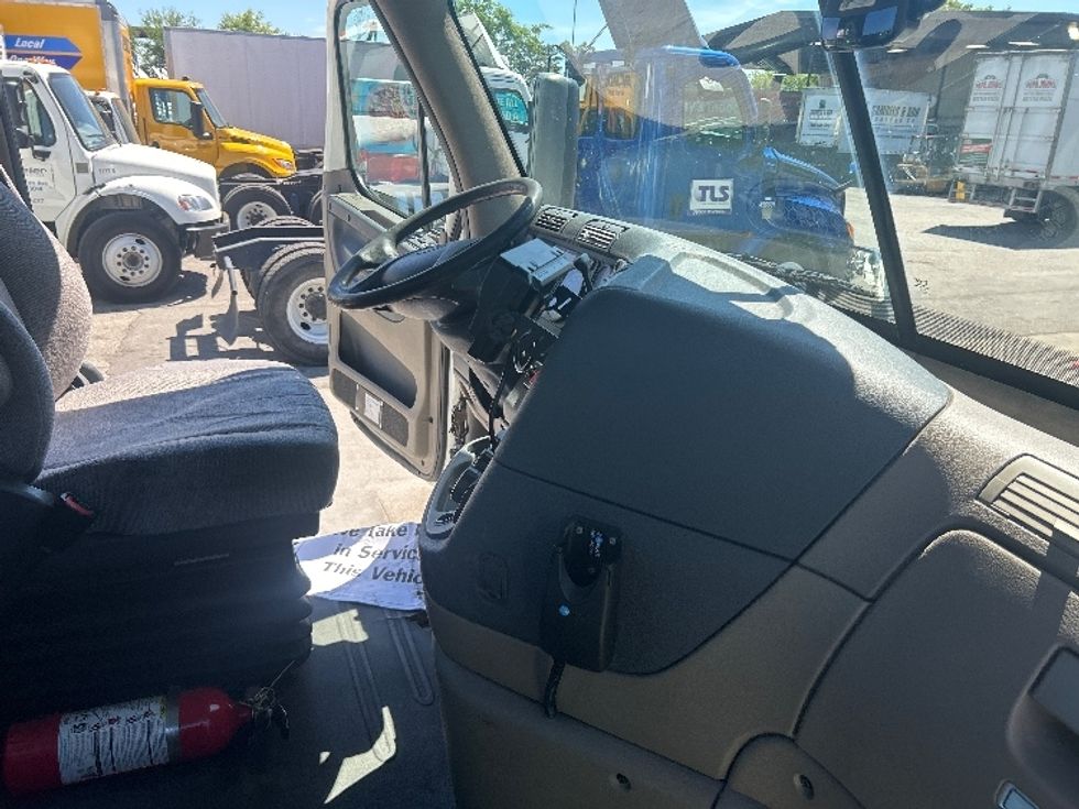 Day Cab Tractor-Heavy Duty Tractors-Freightliner-2017-Cascadia 11342ST-Orlando-FL-446,218\n\t\tmiles-$ 27,750 - Image 14