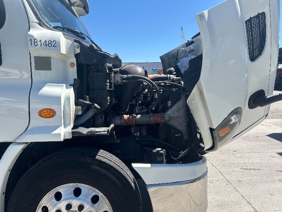 Day Cab Tractor-Heavy Duty Tractors-Freightliner-2017-Cascadia 11342ST-Orlando-FL-446,218\n\t\tmiles-$ 27,750 - Image 15
