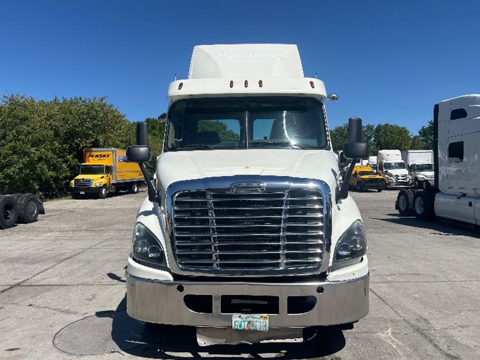 Day Cab Tractor-Heavy Duty Tractors-Freightliner-2017-Cascadia 11342ST-Orlando-FL-446,218\n\t\tmiles-$ 27,750 - Image 2