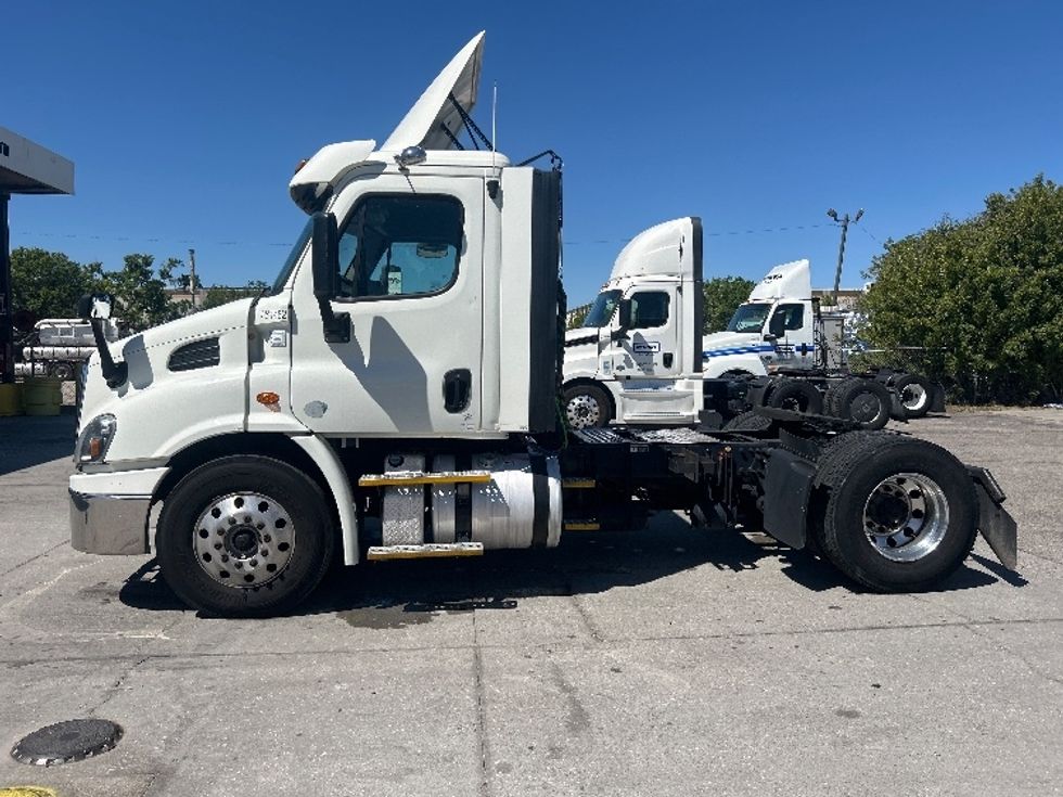 Day Cab Tractor-Heavy Duty Tractors-Freightliner-2017-Cascadia 11342ST-Orlando-FL-446,218\n\t\tmiles-$ 27,750 - Image 4