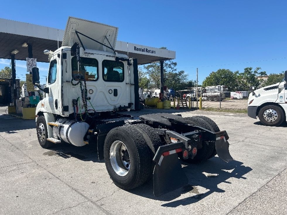 Day Cab Tractor-Heavy Duty Tractors-Freightliner-2017-Cascadia 11342ST-Orlando-FL-446,218\n\t\tmiles-$ 27,750 - Image 5