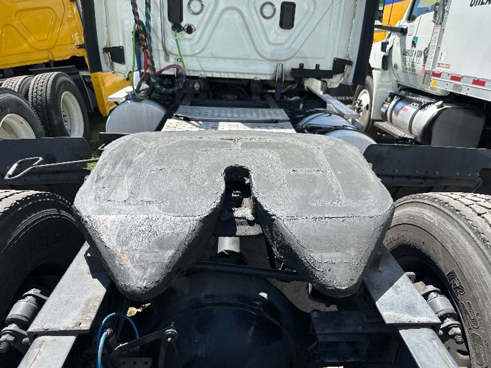 Day Cab Tractor-Heavy Duty Tractors-Freightliner-2017-Cascadia 11342ST-Orlando-FL-446,218\n\t\tmiles-$ 27,750 - Image 6