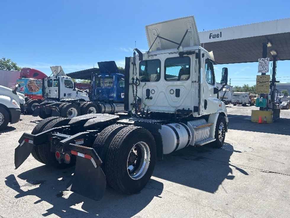 Day Cab Tractor-Heavy Duty Tractors-Freightliner-2017-Cascadia 11342ST-Orlando-FL-446,218\n\t\tmiles-$ 27,750 - Image 7
