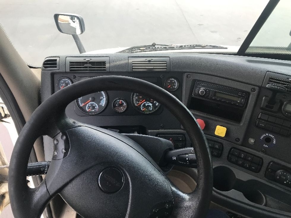 Day Cab Tractor-Heavy Duty Tractors-Freightliner-2017-Cascadia 11342ST-Pensacola-FL-441,027\n\t\tmiles-$ 28,000 - Image 11