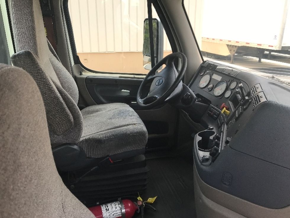 Day Cab Tractor-Heavy Duty Tractors-Freightliner-2017-Cascadia 11342ST-Pensacola-FL-441,027\n\t\tmiles-$ 28,000 - Image 14