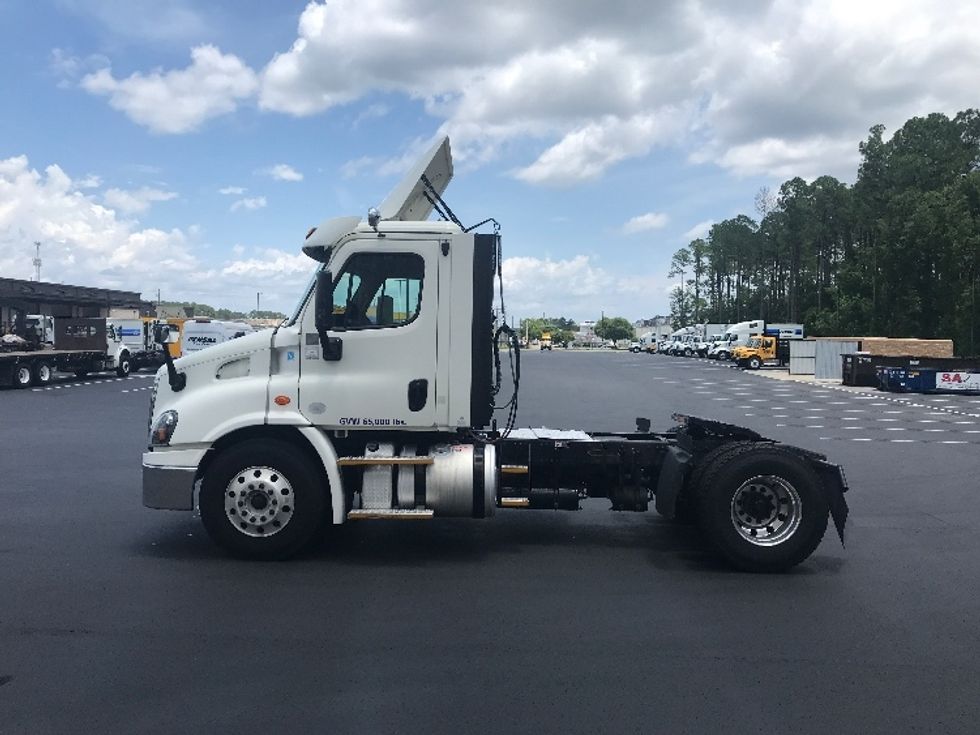 Day Cab Tractor-Heavy Duty Tractors-Freightliner-2017-Cascadia 11342ST-Pensacola-FL-441,027\n\t\tmiles-$ 28,000 - Image 4