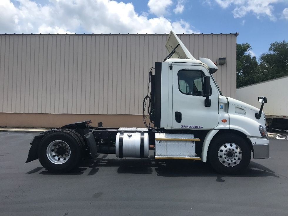 Day Cab Tractor-Heavy Duty Tractors-Freightliner-2017-Cascadia 11342ST-Pensacola-FL-441,027\n\t\tmiles-$ 28,000 - Image 8