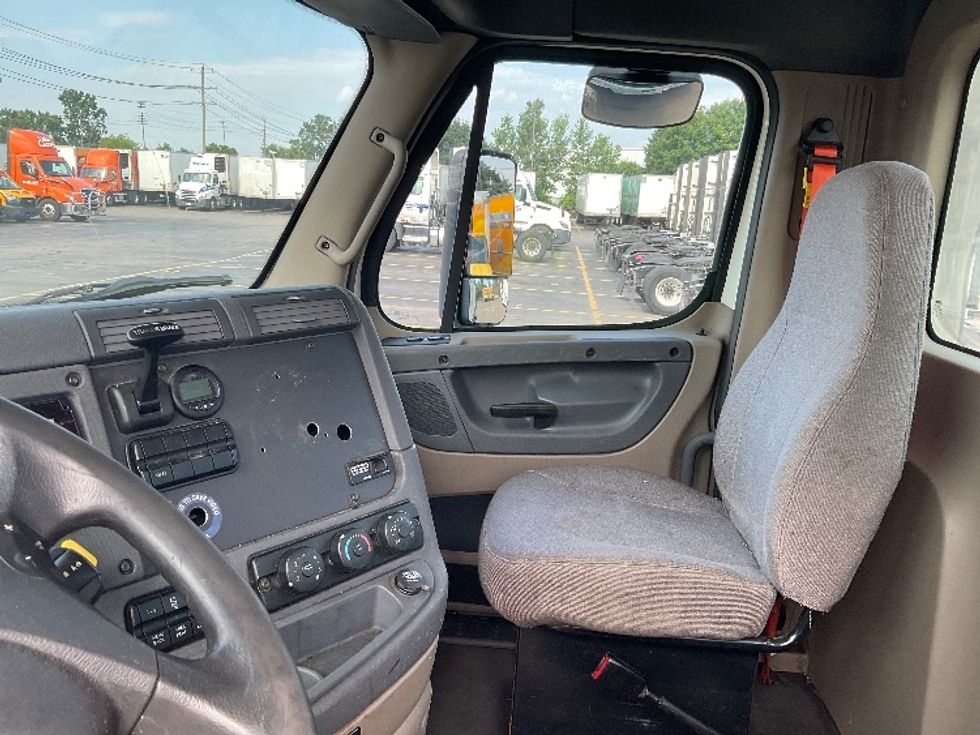 Day Cab Tractor-Heavy Duty Tractors-Freightliner-2017-Cascadia 11342ST-Plymouth-MI-376,349\n\t\tmiles-$ 26,750 - Image 10