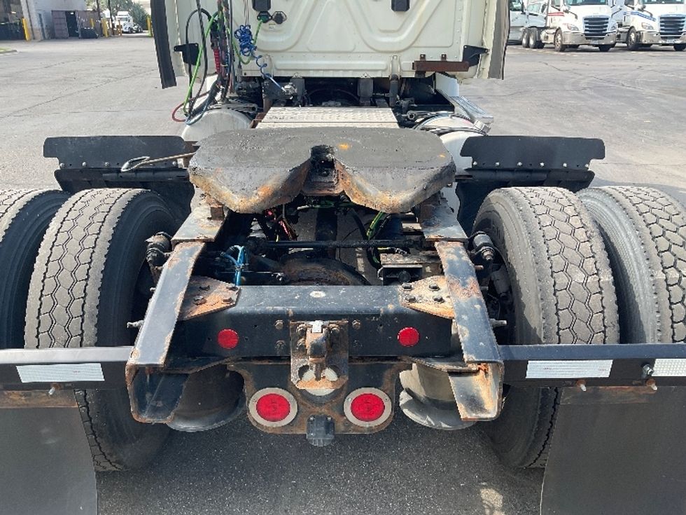 Day Cab Tractor-Heavy Duty Tractors-Freightliner-2017-Cascadia 11342ST-Plymouth-MI-376,349\n\t\tmiles-$ 26,750 - Image 6