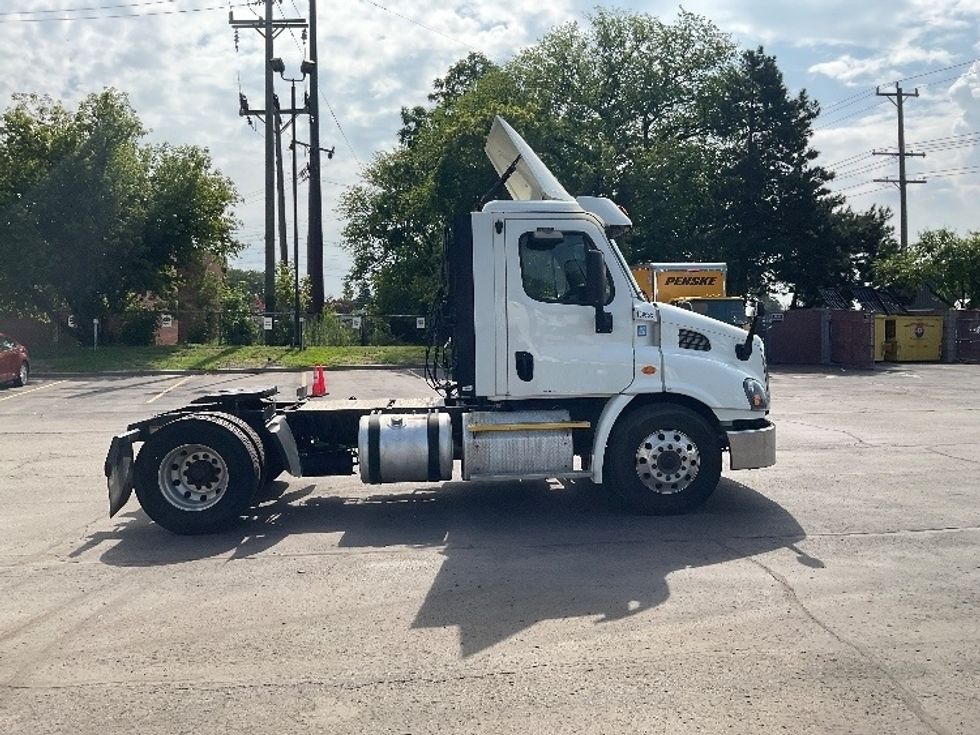 Day Cab Tractor-Heavy Duty Tractors-Freightliner-2017-Cascadia 11342ST-Plymouth-MI-376,349\n\t\tmiles-$ 26,750 - Image 8