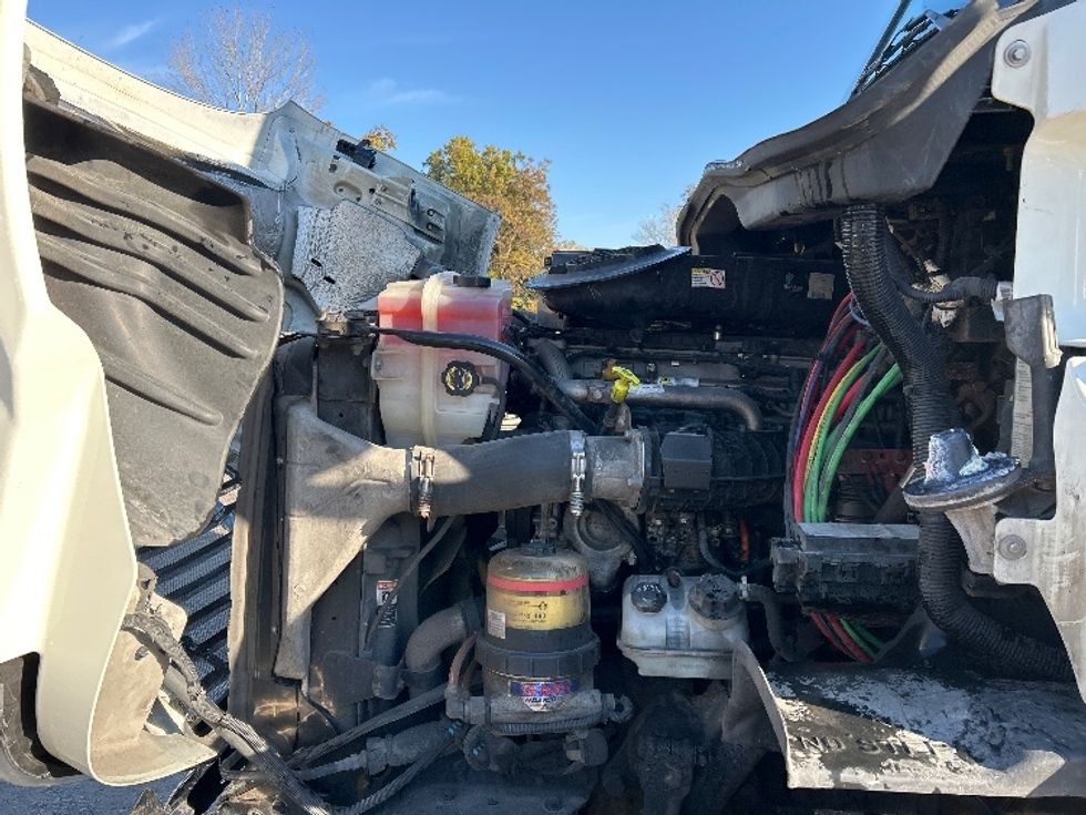 Day Cab Tractor-Heavy Duty Tractors-Freightliner-2017-Cascadia 11342ST-Poplar Bluff-MO-388,736\n\t\tmiles-$ 28,500 - Image 16