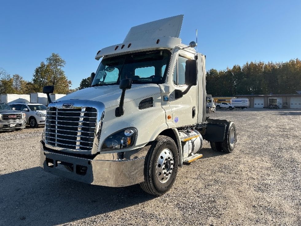 Day Cab Tractor-Heavy Duty Tractors-Freightliner-2017-Cascadia 11342ST-Poplar Bluff-MO-388,736\n\t\tmiles-$ 28,500 - Image 3