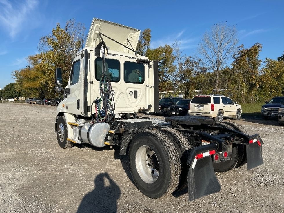 Day Cab Tractor-Heavy Duty Tractors-Freightliner-2017-Cascadia 11342ST-Poplar Bluff-MO-388,736\n\t\tmiles-$ 28,500 - Image 5