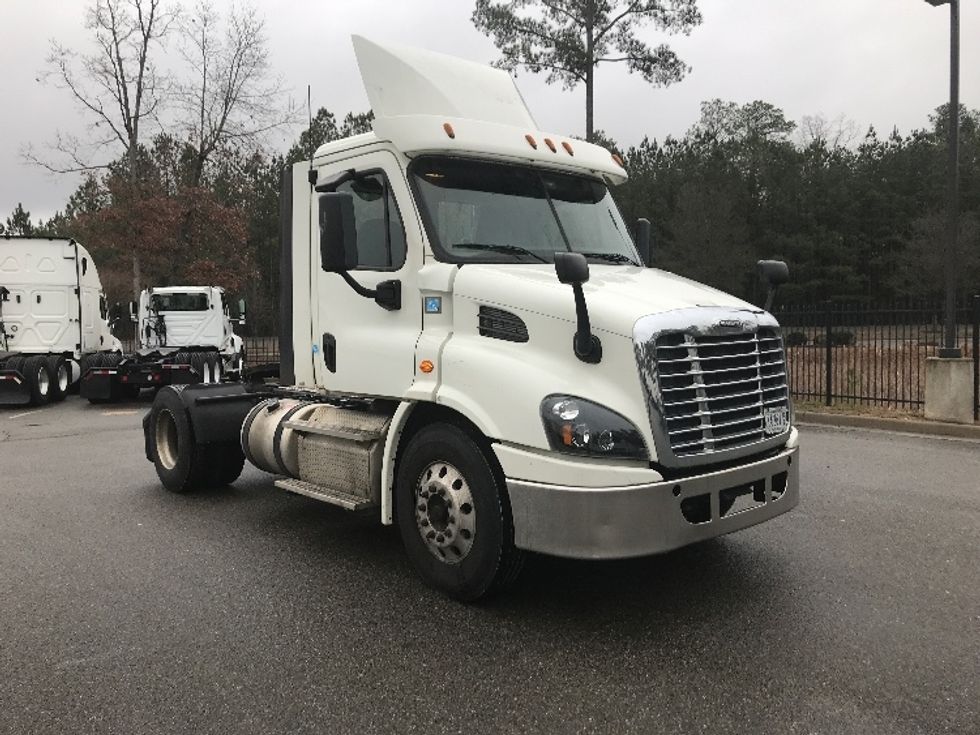 Day Cab Tractor-Heavy Duty Tractors-Freightliner-2017-Cascadia 11342ST-Prince George-VA-386,868\n\t\tmiles-$ 25,500 - Image 1