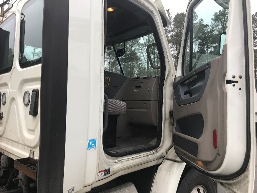 Day Cab Tractor-Heavy Duty Tractors-Freightliner-2017-Cascadia 11342ST-Prince George-VA-386,868\n\t\tmiles-$ 25,500 - Image 12